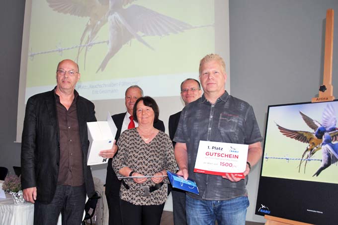 Ulrich Zillmann, Annemarie Berlin und Eric Gessmann (vorn v.l.) gewannen die ersten 3 Preise des Wettbewerbs - Foto: Thorsten Wiegers
